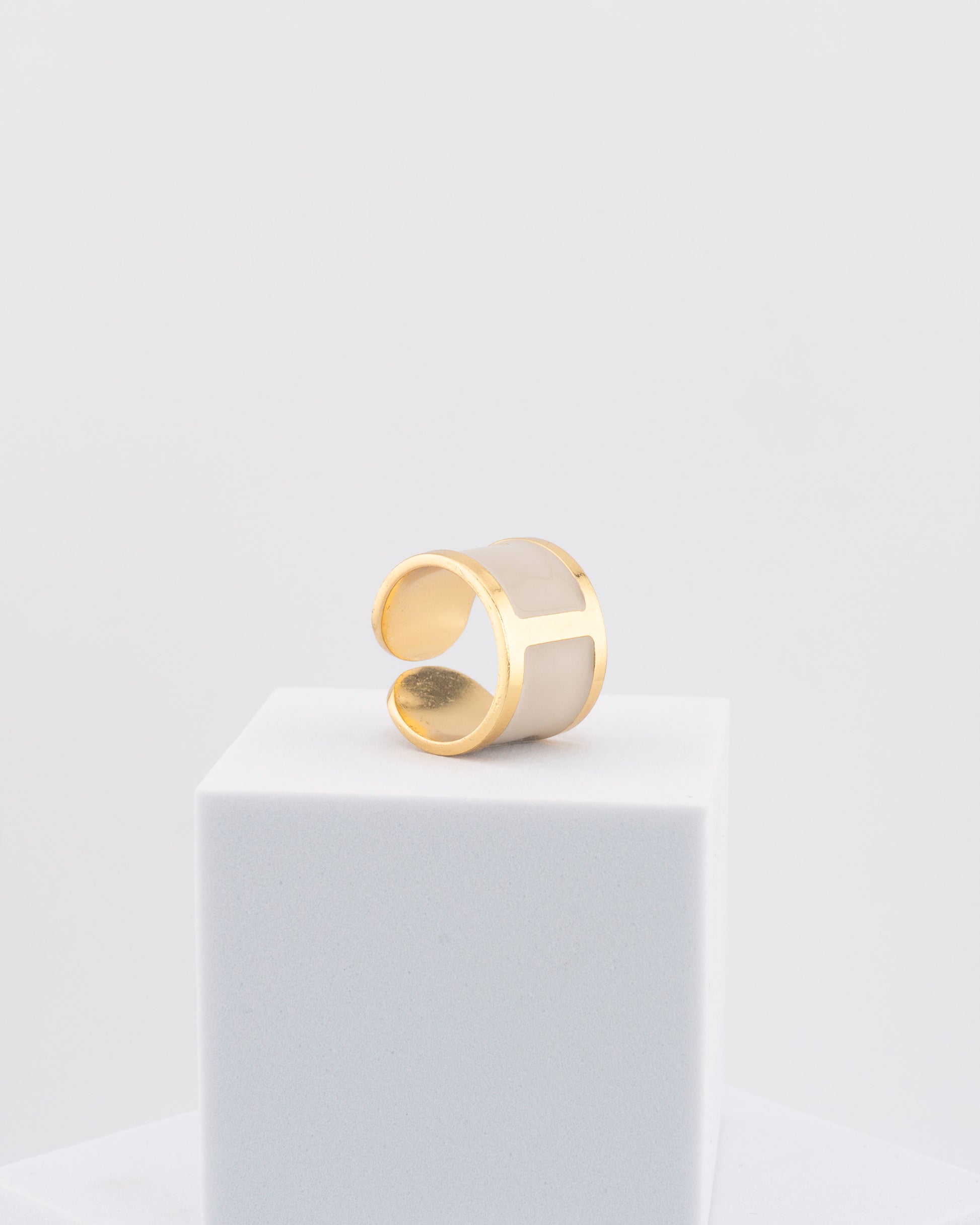 Handcrafted in Tuscany, the MarriCortona Smalto Rings combine 18k gold and hand-painted enamel — vibrant, refined, and authentically Made in Italy.