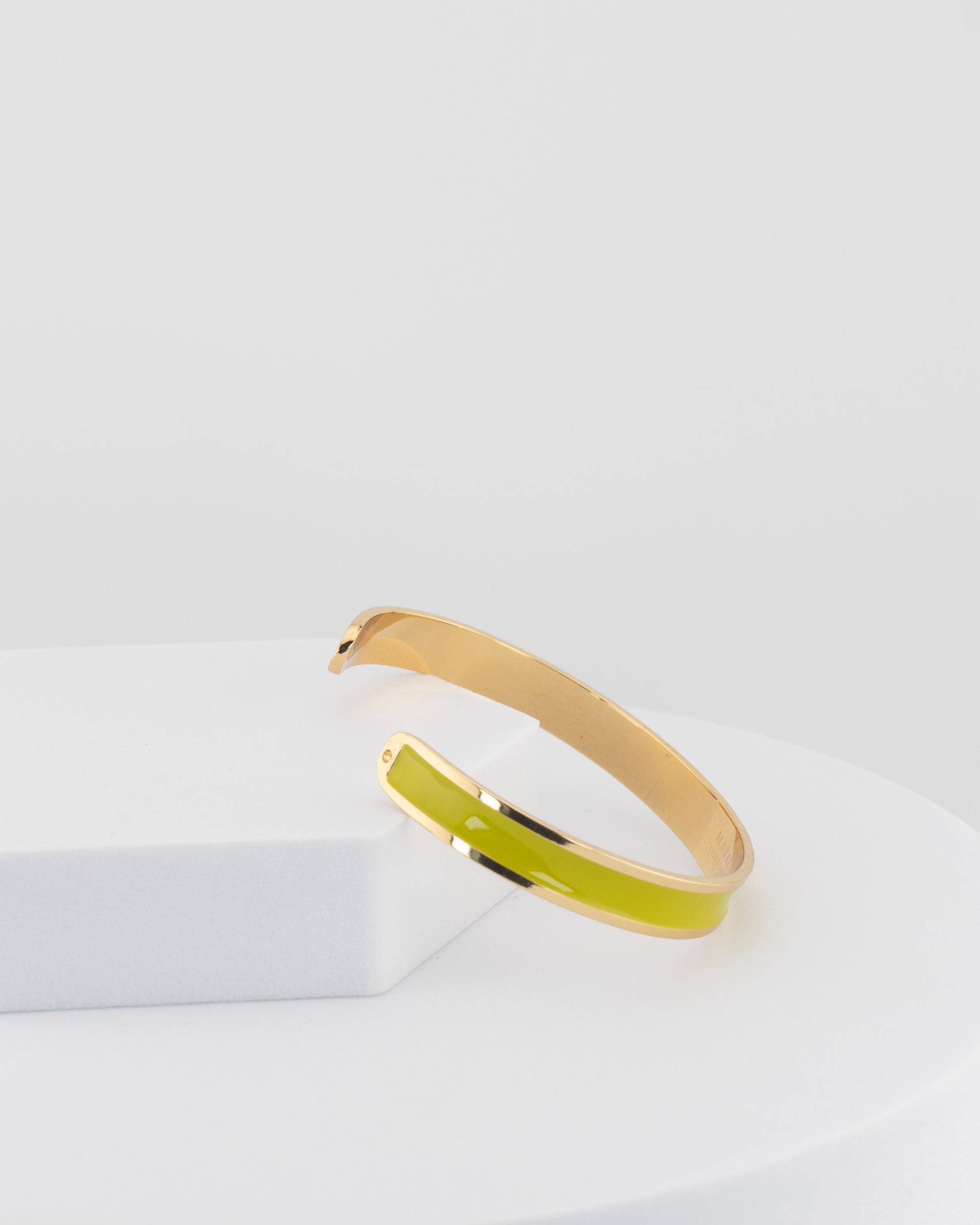 Handcrafted in Tuscany, the MarriCortona Smalto Bracelets in 18k gold and hand-painted enamel embody Italian artistry, color, and timeless elegance.