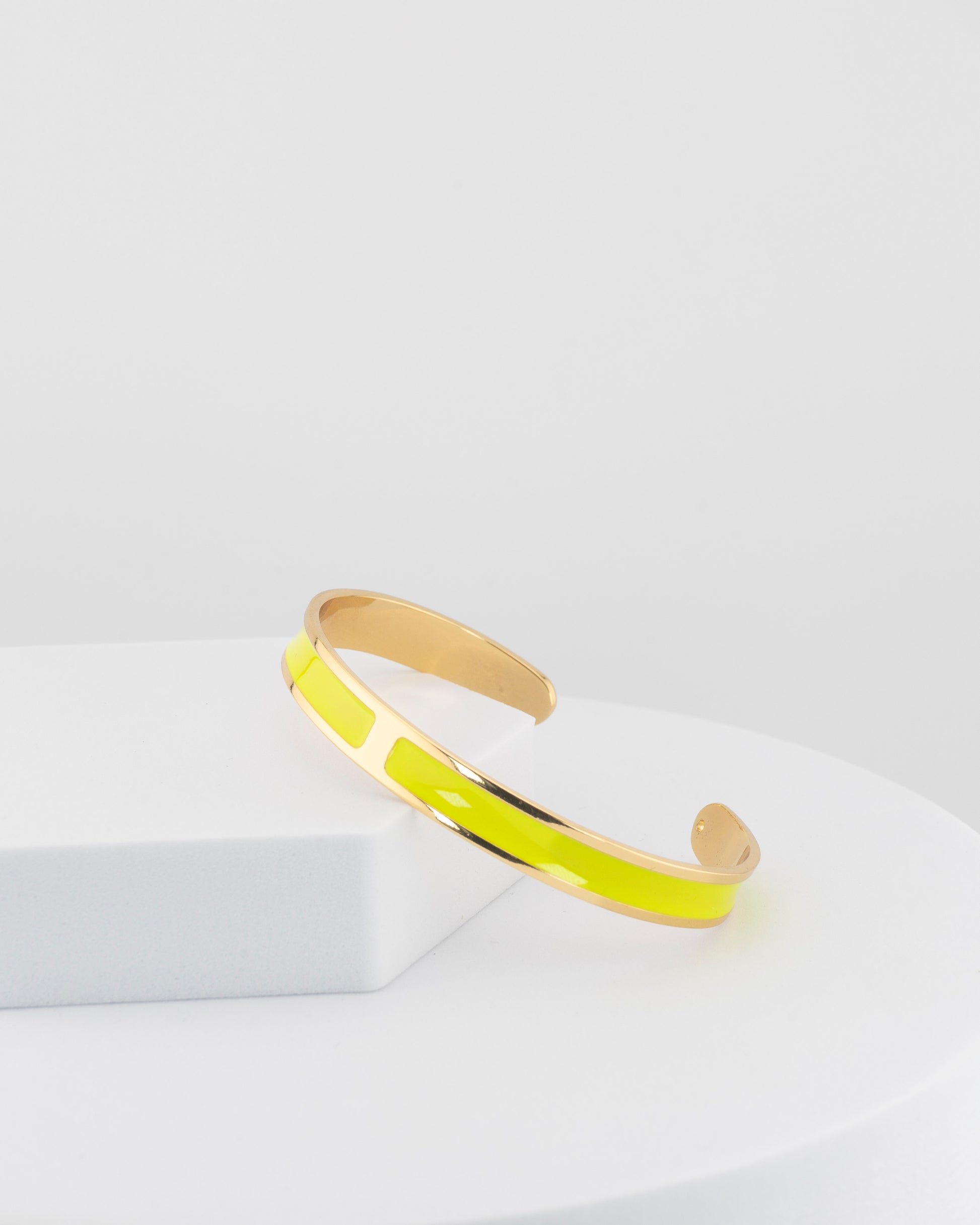 Handcrafted in Tuscany, the MarriCortona Smalto Bracelets in 18k gold and hand-painted enamel embody Italian artistry, color, and timeless elegance.