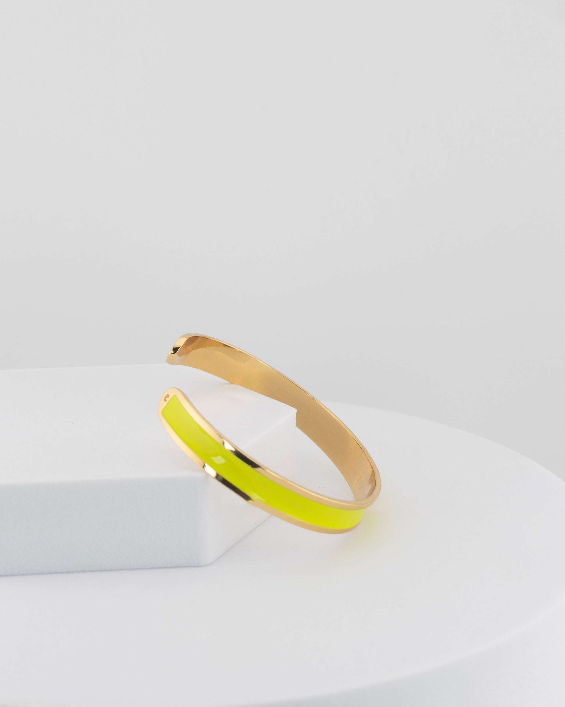 Handcrafted in Tuscany, the MarriCortona Smalto Bracelets in 18k gold and hand-painted enamel embody Italian artistry, color, and timeless elegance.