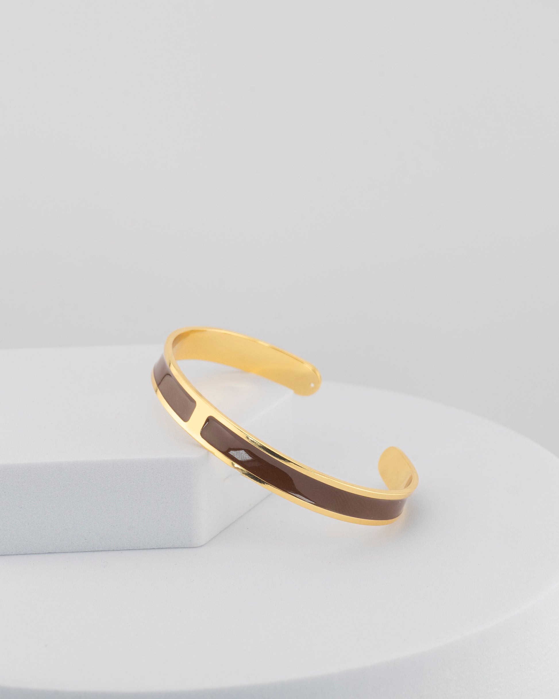 Handcrafted in Tuscany, the MarriCortona Smalto Bracelets in 18k gold and hand-painted enamel embody Italian artistry, color, and timeless elegance.