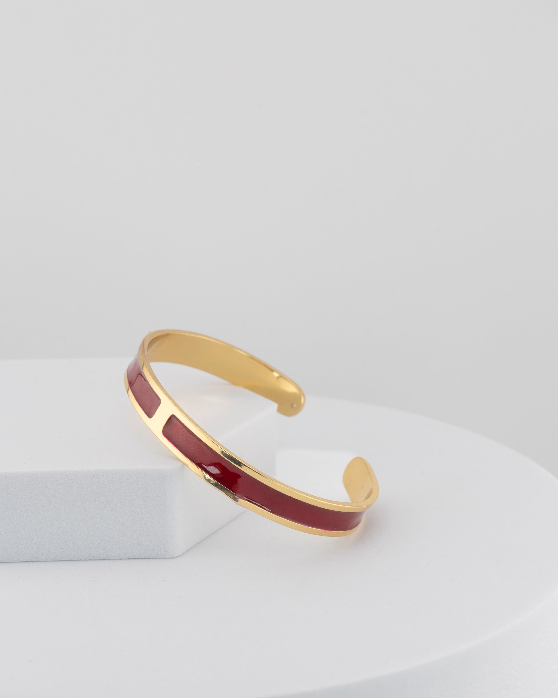 Handcrafted in Tuscany, the MarriCortona Smalto Bracelets in 18k gold and hand-painted enamel embody Italian artistry, color, and timeless elegance.
