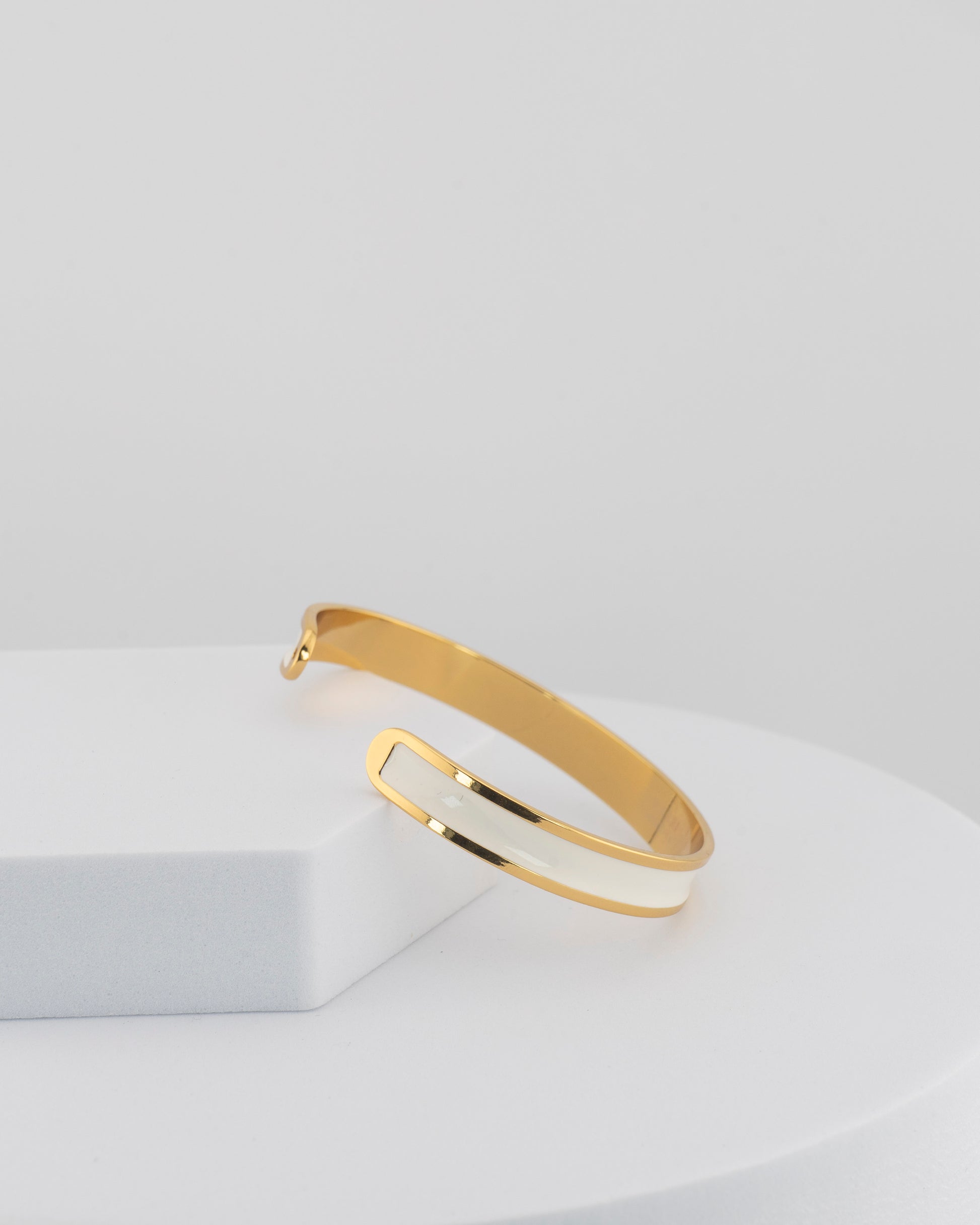 Handcrafted in Tuscany, the MarriCortona Smalto Bracelets in 18k gold and hand-painted enamel embody Italian artistry, color, and timeless elegance.