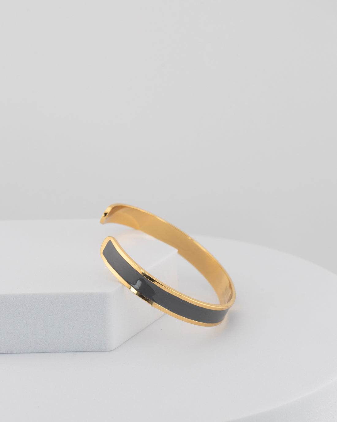 Handcrafted in Tuscany, the MarriCortona Smalto Bracelets in 18k gold and hand-painted enamel embody Italian artistry, color, and timeless elegance.