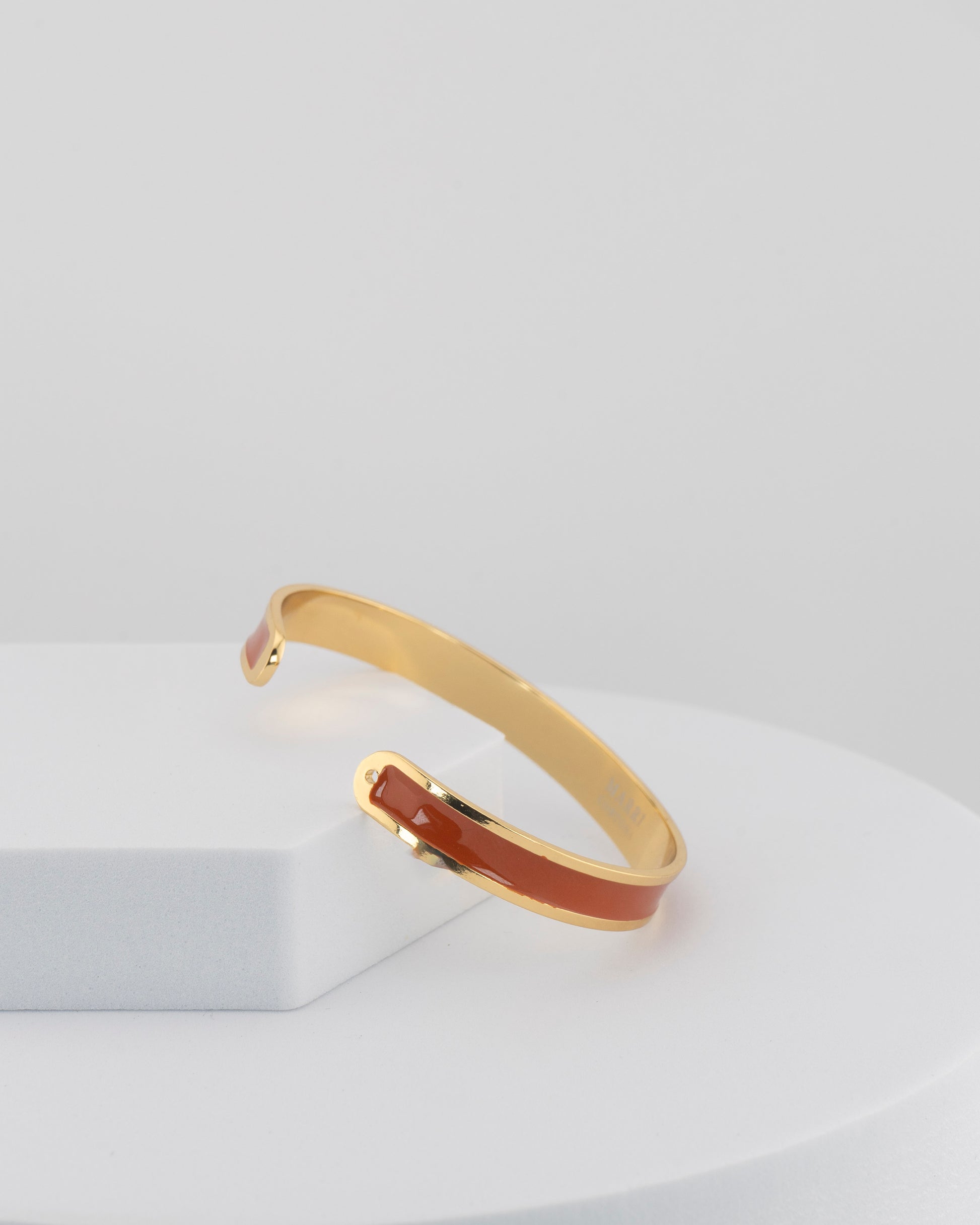 Handcrafted in Tuscany, the MarriCortona Smalto Bracelets in 18k gold and hand-painted enamel embody Italian artistry, color, and timeless elegance.