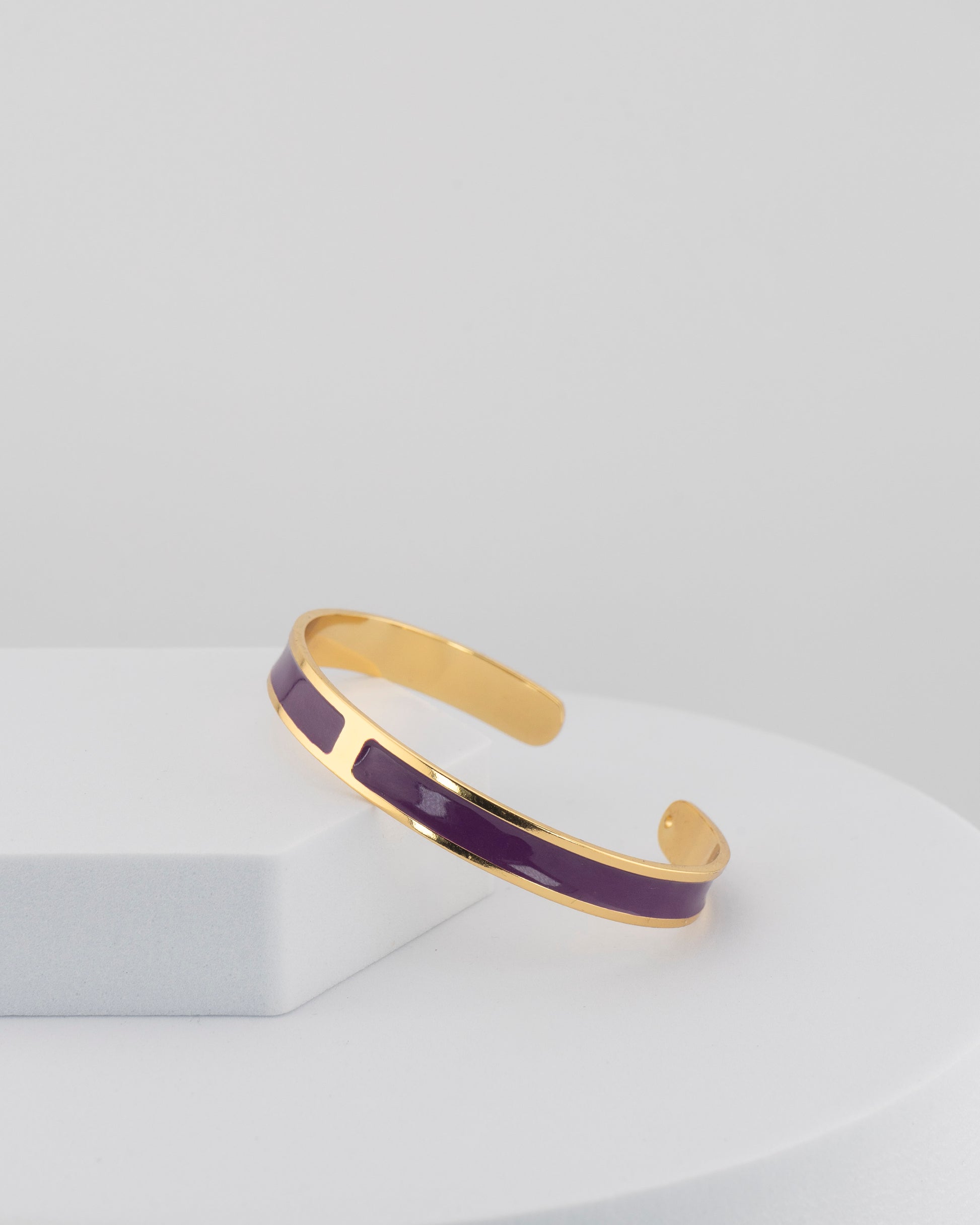 Handcrafted in Tuscany, the MarriCortona Smalto Bracelets in 18k gold and hand-painted enamel embody Italian artistry, color, and timeless elegance.