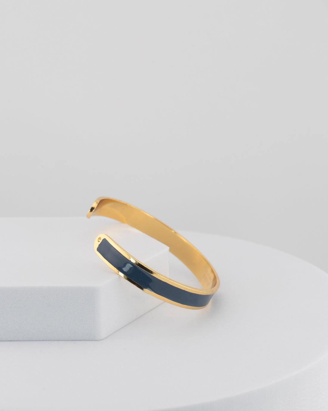 Handcrafted in Tuscany, the MarriCortona Smalto Bracelets in 18k gold and hand-painted enamel embody Italian artistry, color, and timeless elegance.