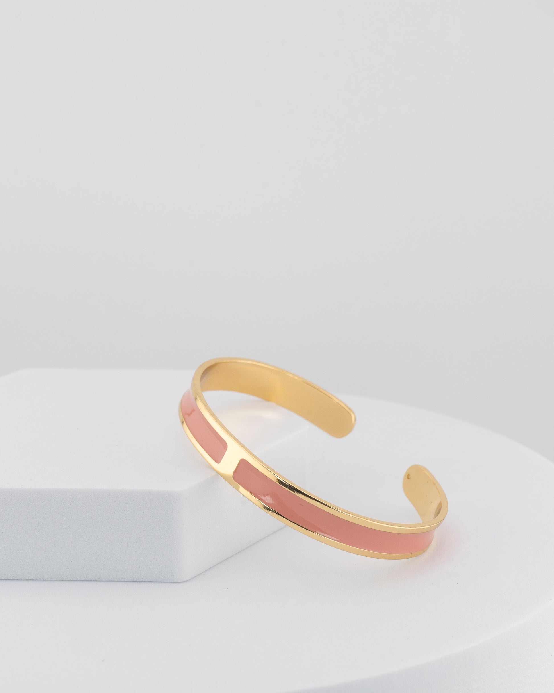 Handcrafted in Tuscany, the MarriCortona Smalto Bracelets in 18k gold and hand-painted enamel embody Italian artistry, color, and timeless elegance.