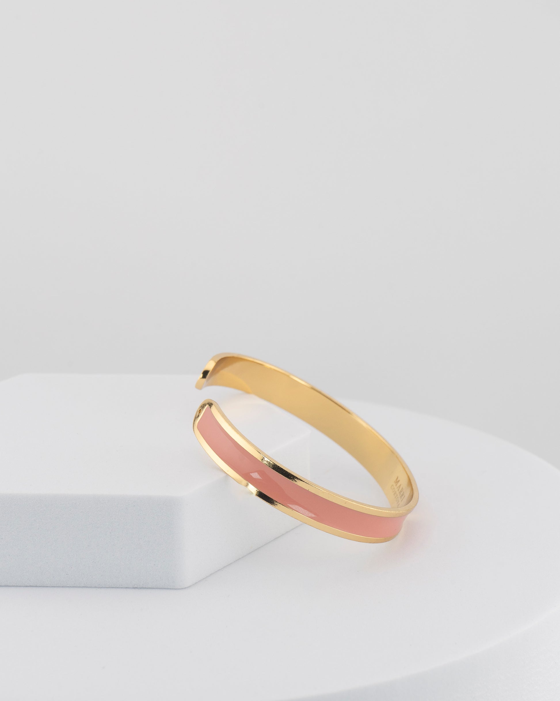 Handcrafted in Tuscany, the MarriCortona Smalto Bracelets in 18k gold and hand-painted enamel embody Italian artistry, color, and timeless elegance.