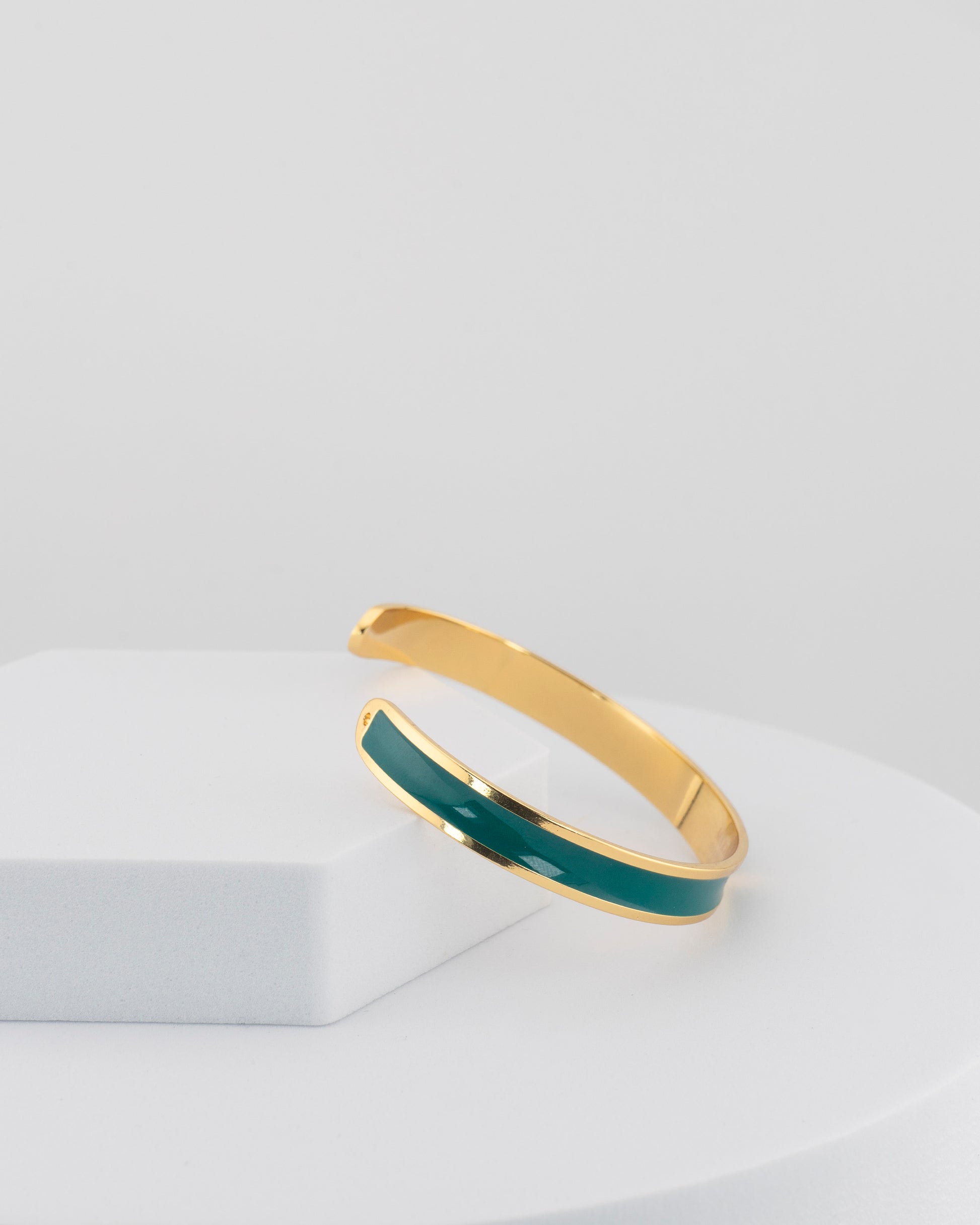 Handcrafted in Tuscany, the MarriCortona Smalto Bracelets in 18k gold and hand-painted enamel embody Italian artistry, color, and timeless elegance.