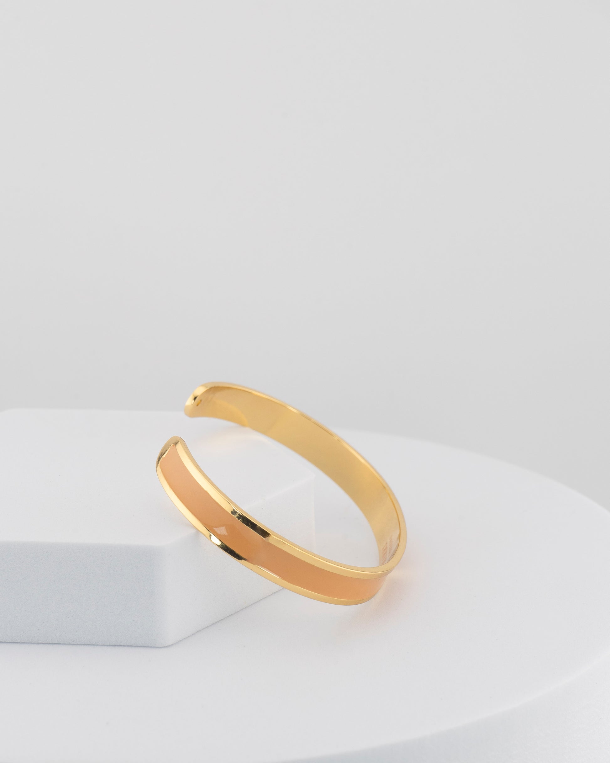 Handcrafted in Tuscany, the MarriCortona Smalto Bracelets in 18k gold and hand-painted enamel embody Italian artistry, color, and timeless elegance.