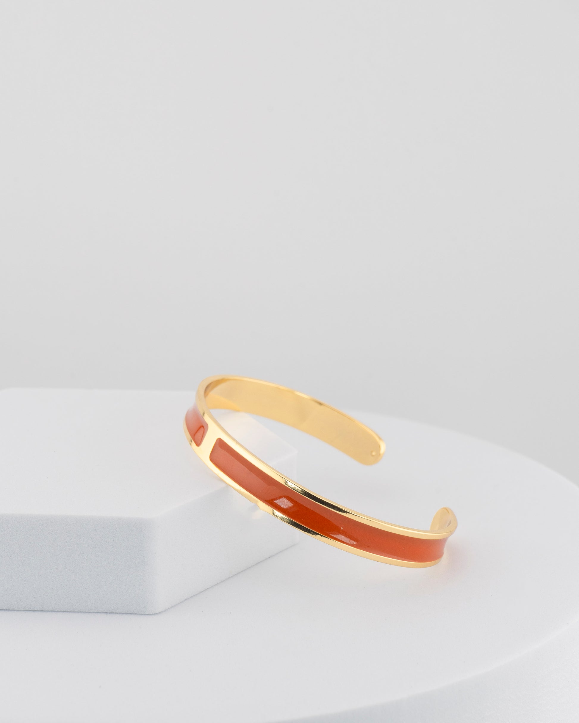 Handcrafted in Tuscany, the MarriCortona Smalto Bracelets in 18k gold and hand-painted enamel embody Italian artistry, color, and timeless elegance.