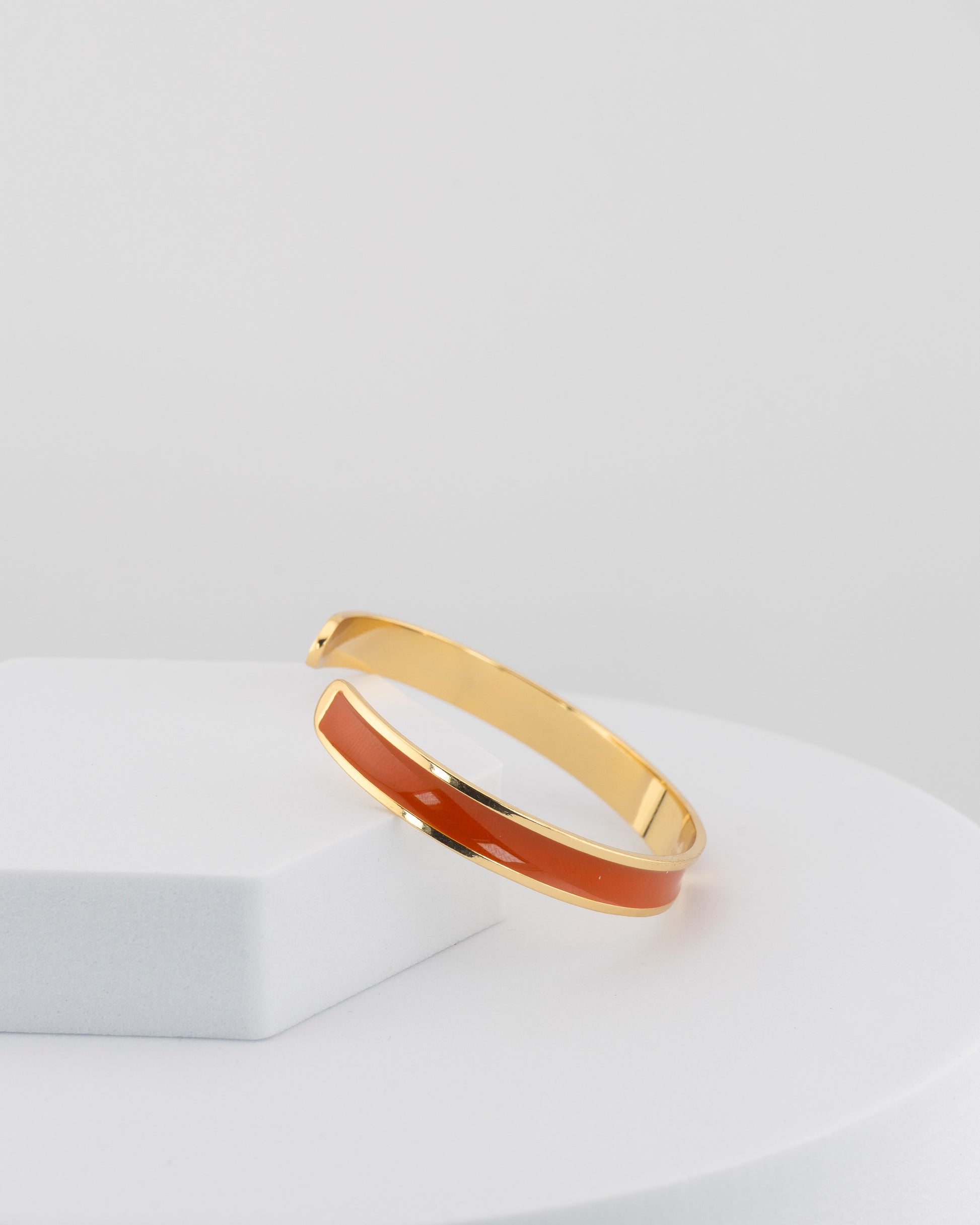 Handcrafted in Tuscany, the MarriCortona Smalto Bracelets in 18k gold and hand-painted enamel embody Italian artistry, color, and timeless elegance.