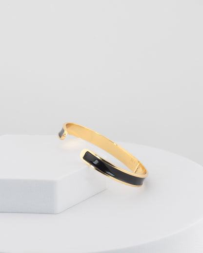 Handcrafted in Tuscany, the MarriCortona Smalto Bracelets in 18k gold and hand-painted enamel embody Italian artistry, color, and timeless elegance.