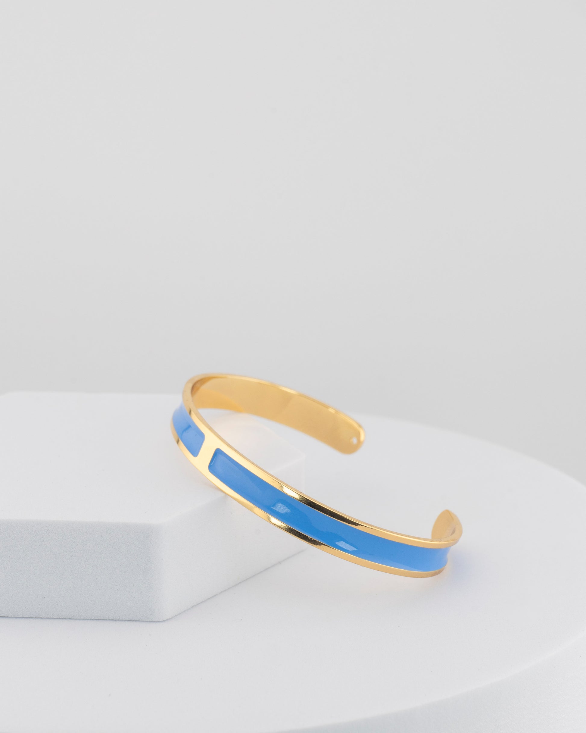 Handcrafted in Tuscany, the MarriCortona Smalto Bracelets in 18k gold and hand-painted enamel embody Italian artistry, color, and timeless elegance.