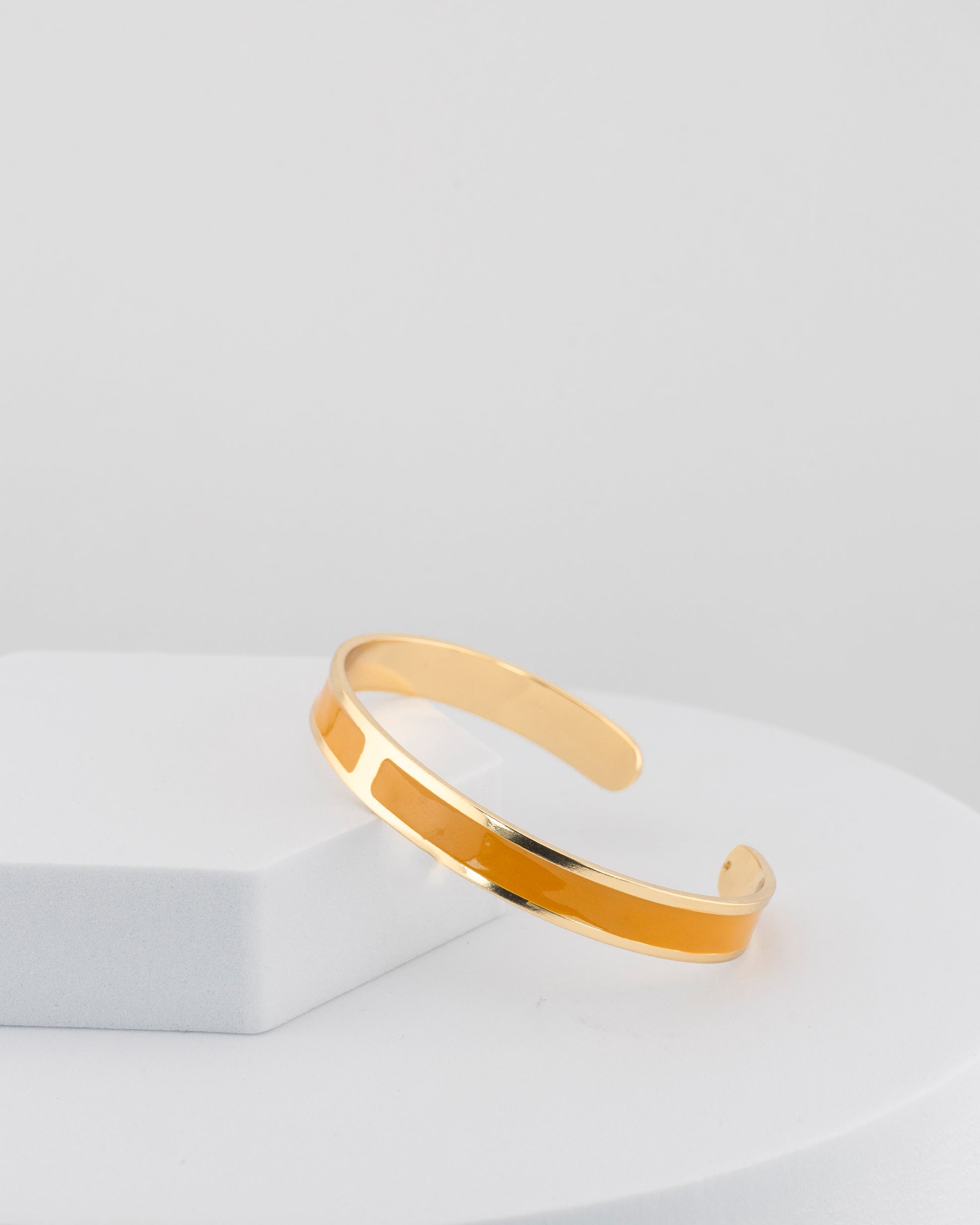 Handcrafted in Tuscany, the MarriCortona Smalto Bracelets in 18k gold and hand-painted enamel embody Italian artistry, color, and timeless elegance.