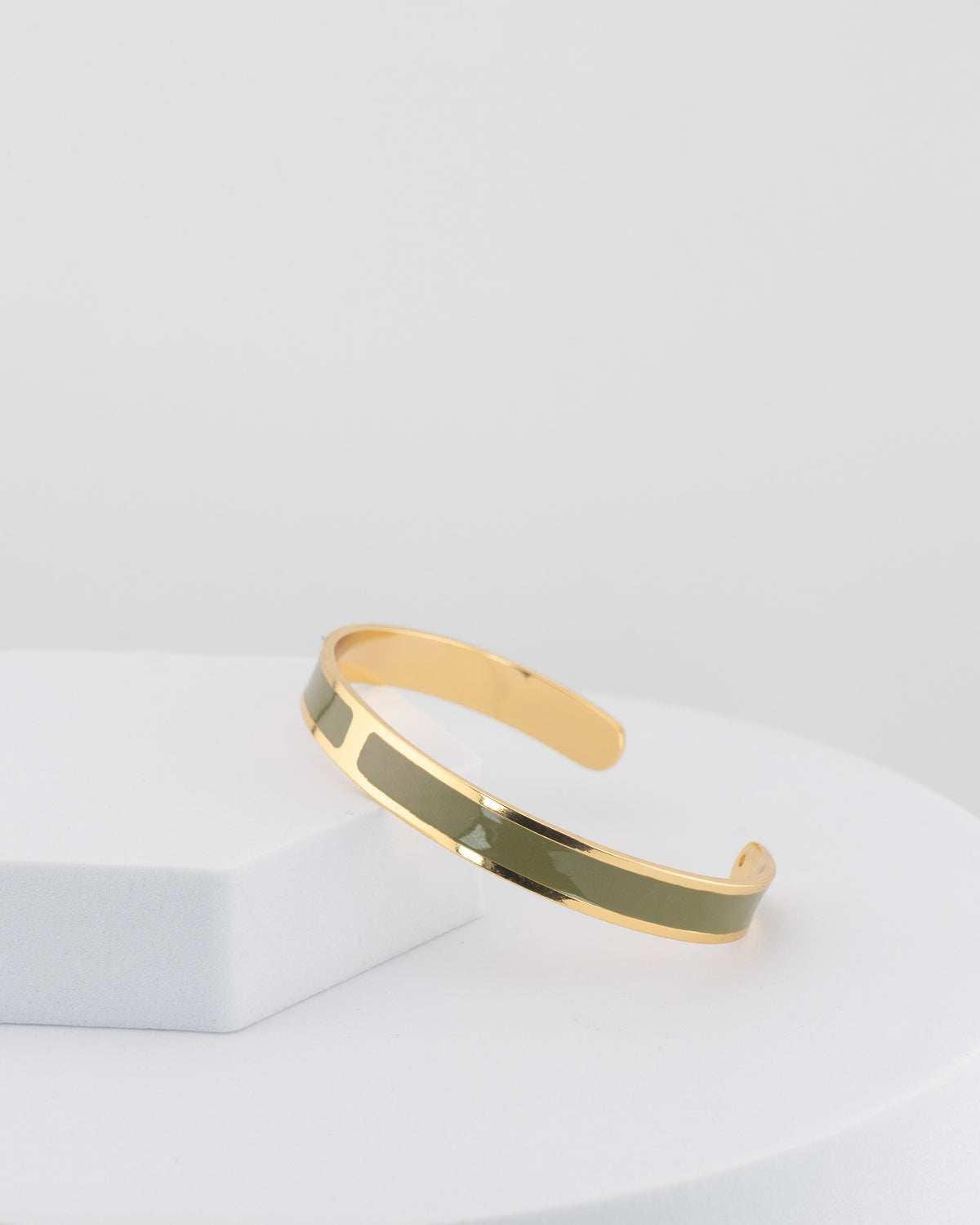 Handcrafted in Tuscany, the MarriCortona Smalto Bracelets in 18k gold and hand-painted enamel embody Italian artistry, color, and timeless elegance.