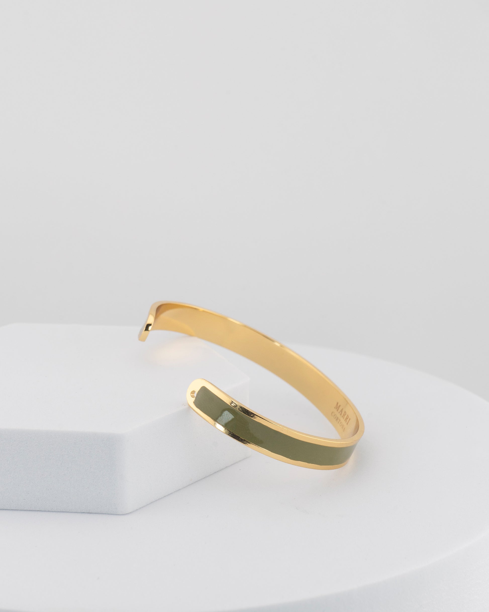 Handcrafted in Tuscany, the MarriCortona Smalto Bracelets in 18k gold and hand-painted enamel embody Italian artistry, color, and timeless elegance.