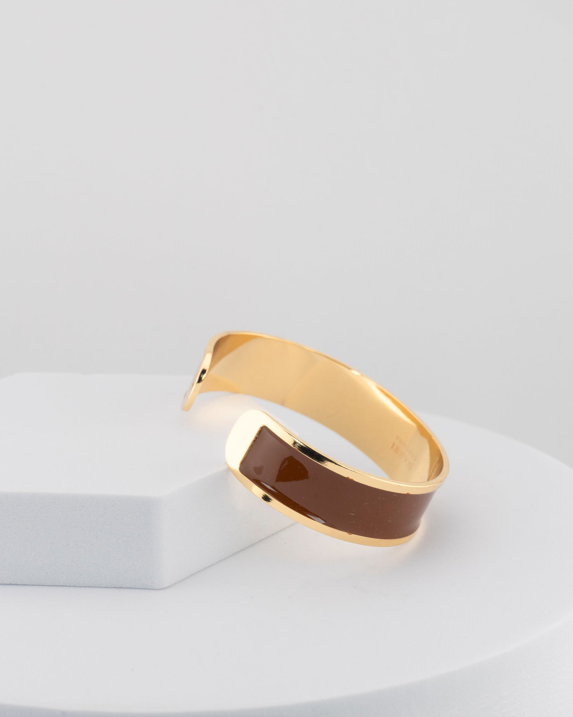 Handcrafted in Tuscany, the MarriCortona Smalto Bracelets in 18k gold and hand-painted enamel shine with color, elegance, and authentic Italian artistry.