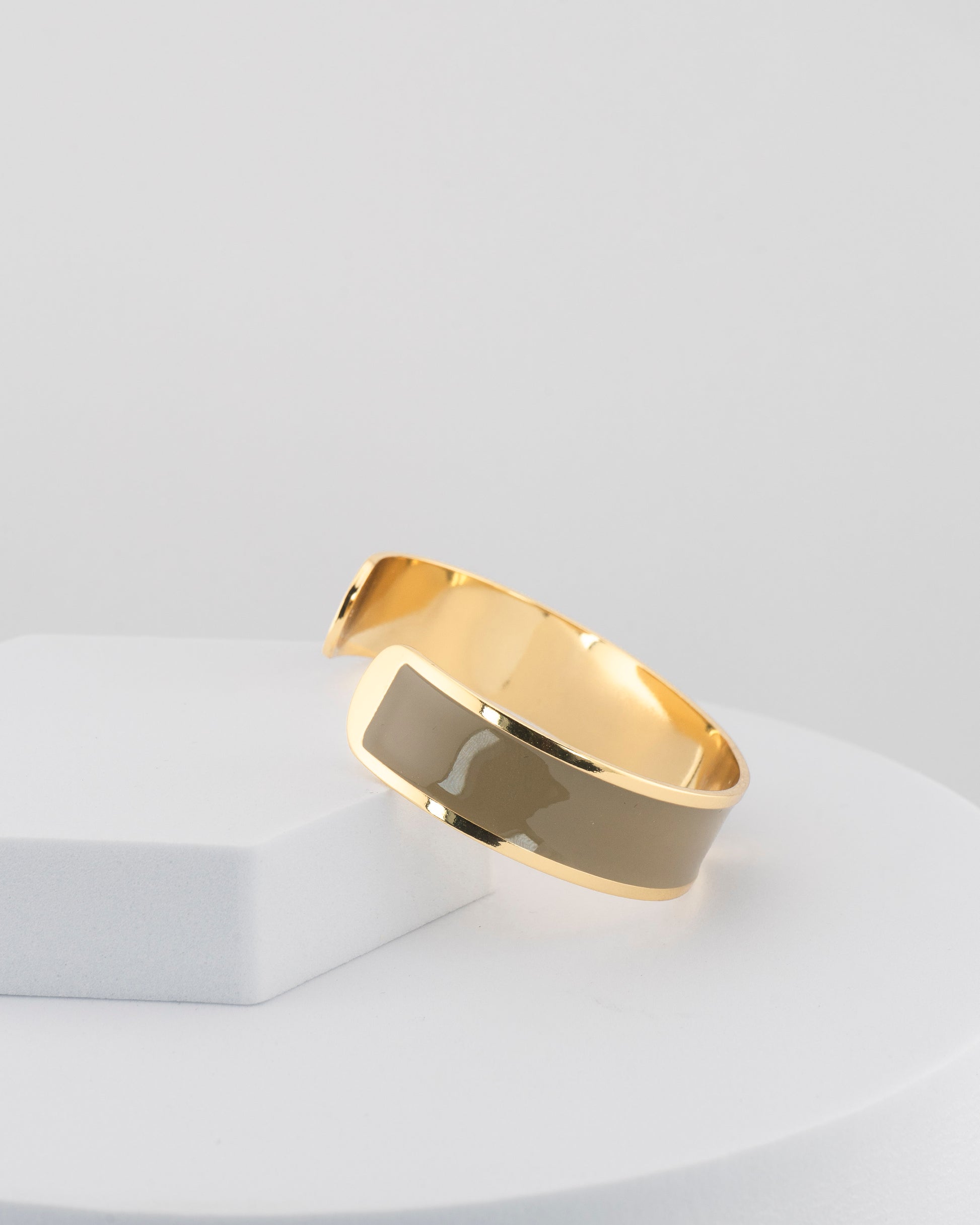 Handcrafted in Tuscany, the MarriCortona Smalto Bracelets in 18k gold and hand-painted enamel shine with color, elegance, and authentic Italian artistry.