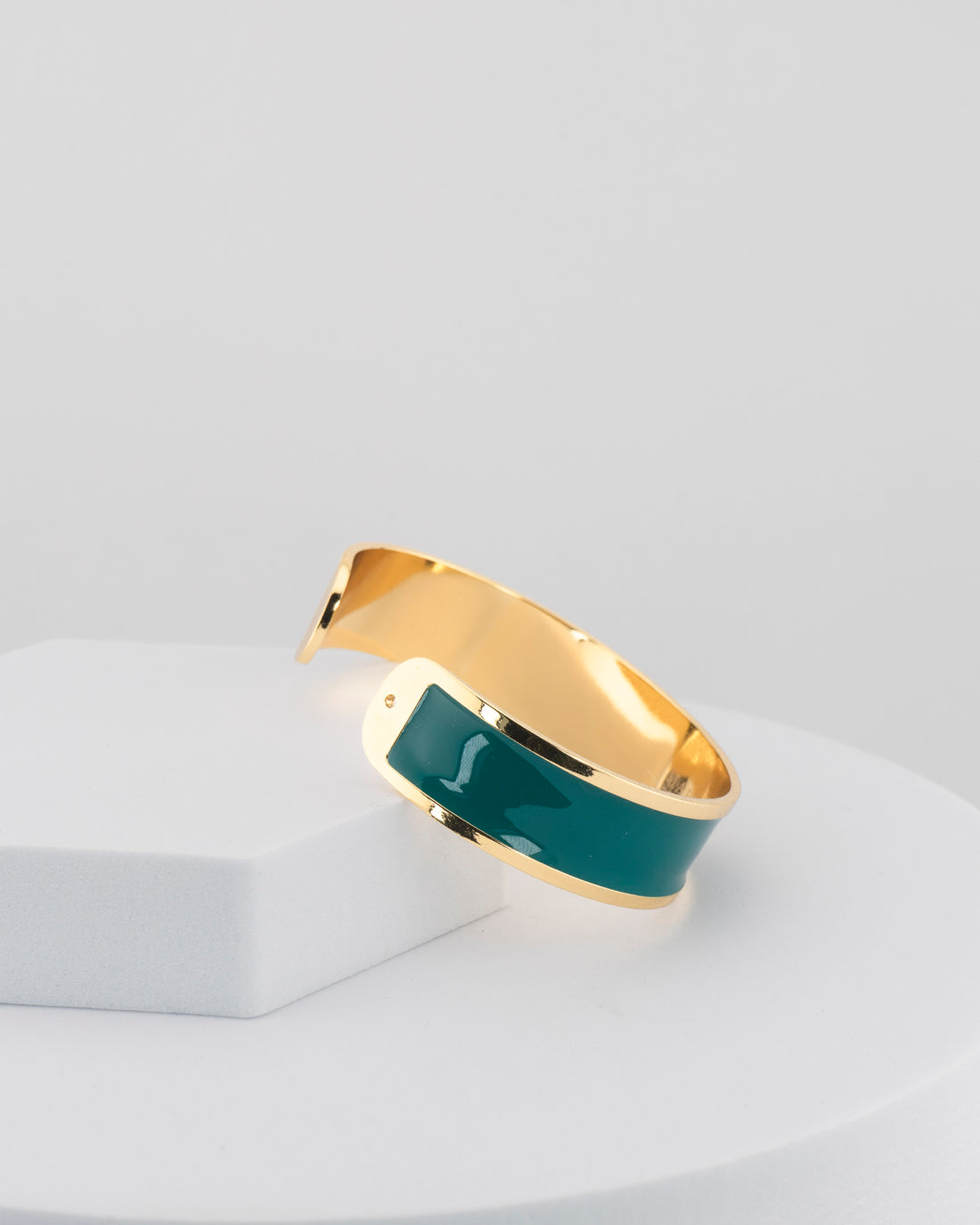 Handcrafted in Tuscany, the MarriCortona Smalto Bracelets in 18k gold and hand-painted enamel shine with color, elegance, and authentic Italian artistry.