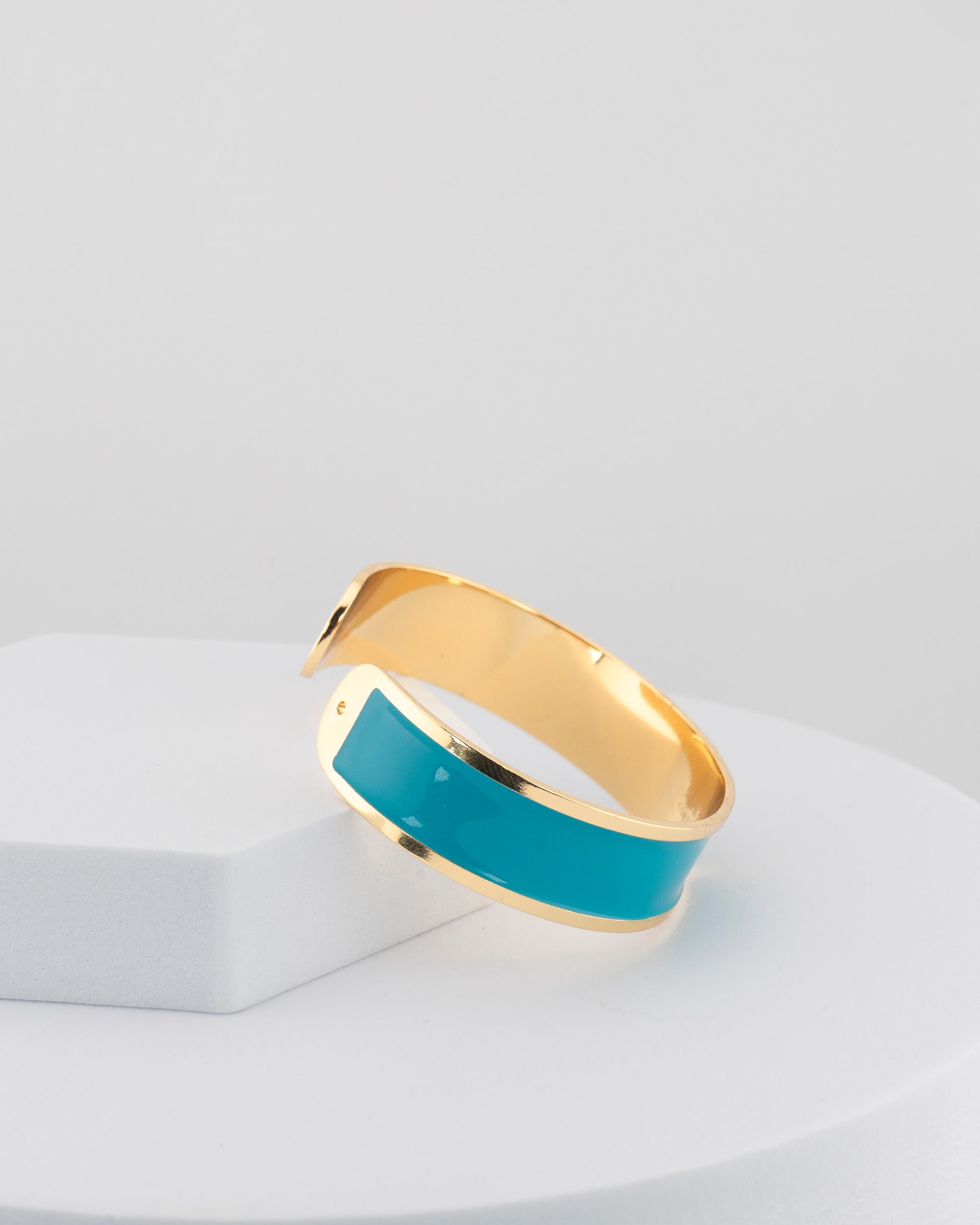 Handcrafted in Tuscany, the MarriCortona Smalto Bracelets in 18k gold and hand-painted enamel shine with color, elegance, and authentic Italian artistry.