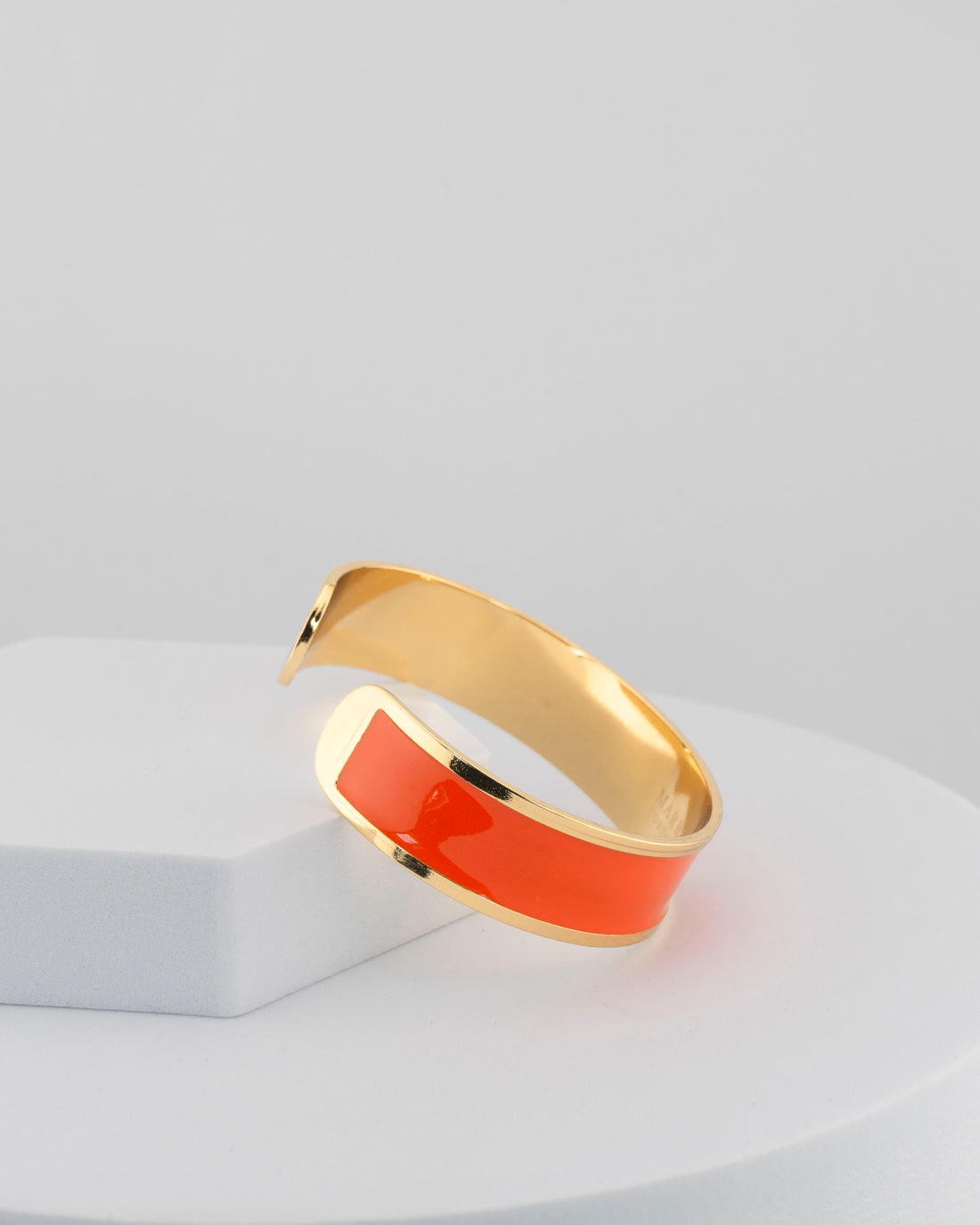 Handcrafted in Tuscany, the MarriCortona Smalto Bracelets in 18k gold and hand-painted enamel shine with color, elegance, and authentic Italian artistry.