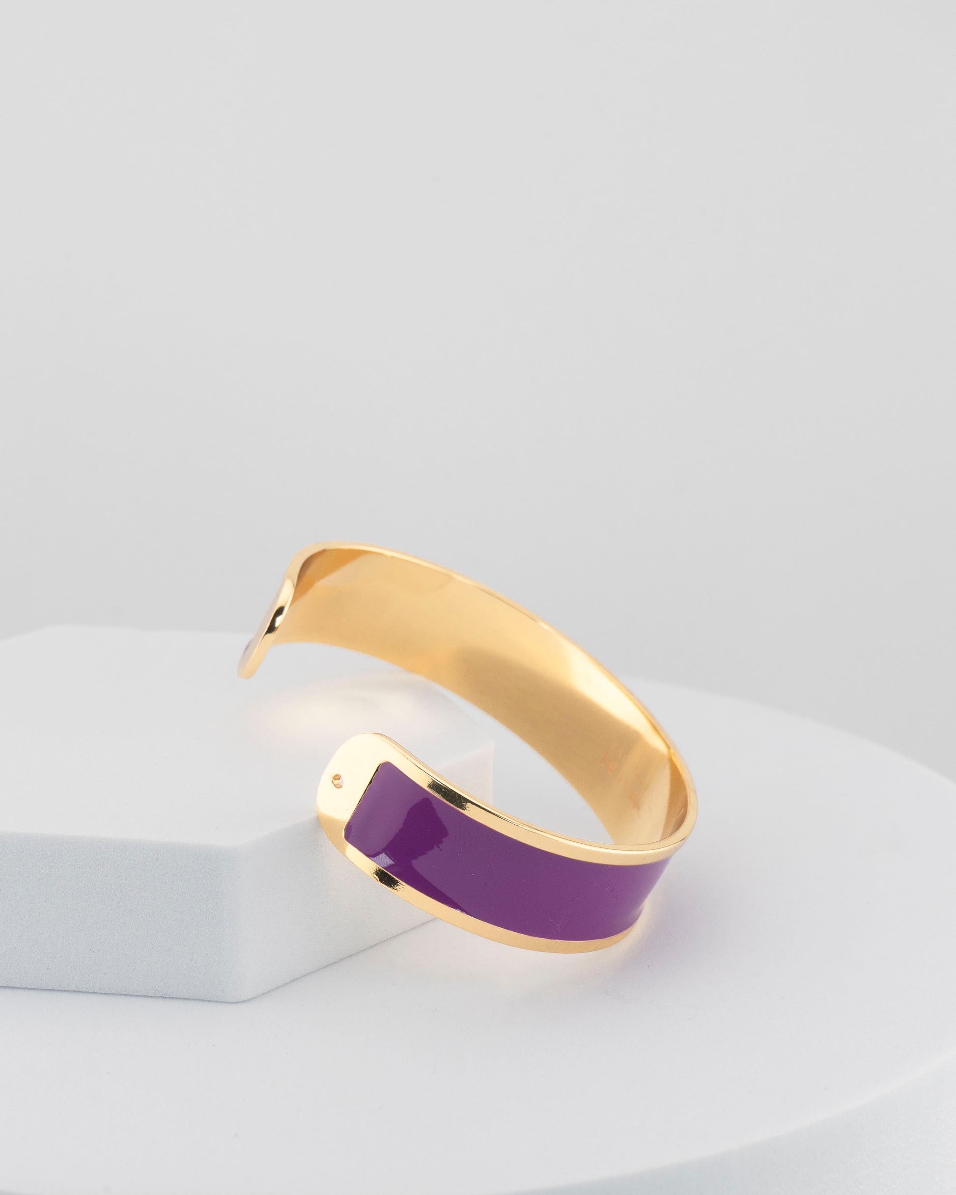 Handcrafted in Tuscany, the MarriCortona Smalto Bracelets in 18k gold and hand-painted enamel shine with color, elegance, and authentic Italian artistry.