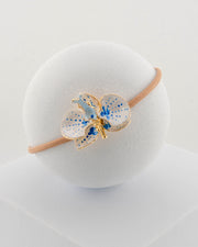 Handcrafted bracelet with adjustable cord and orchid pendant in 18K gold-plated bronze.
Each piece is hand-painted with enamel in Tuscany — unique and unrepeatable.
