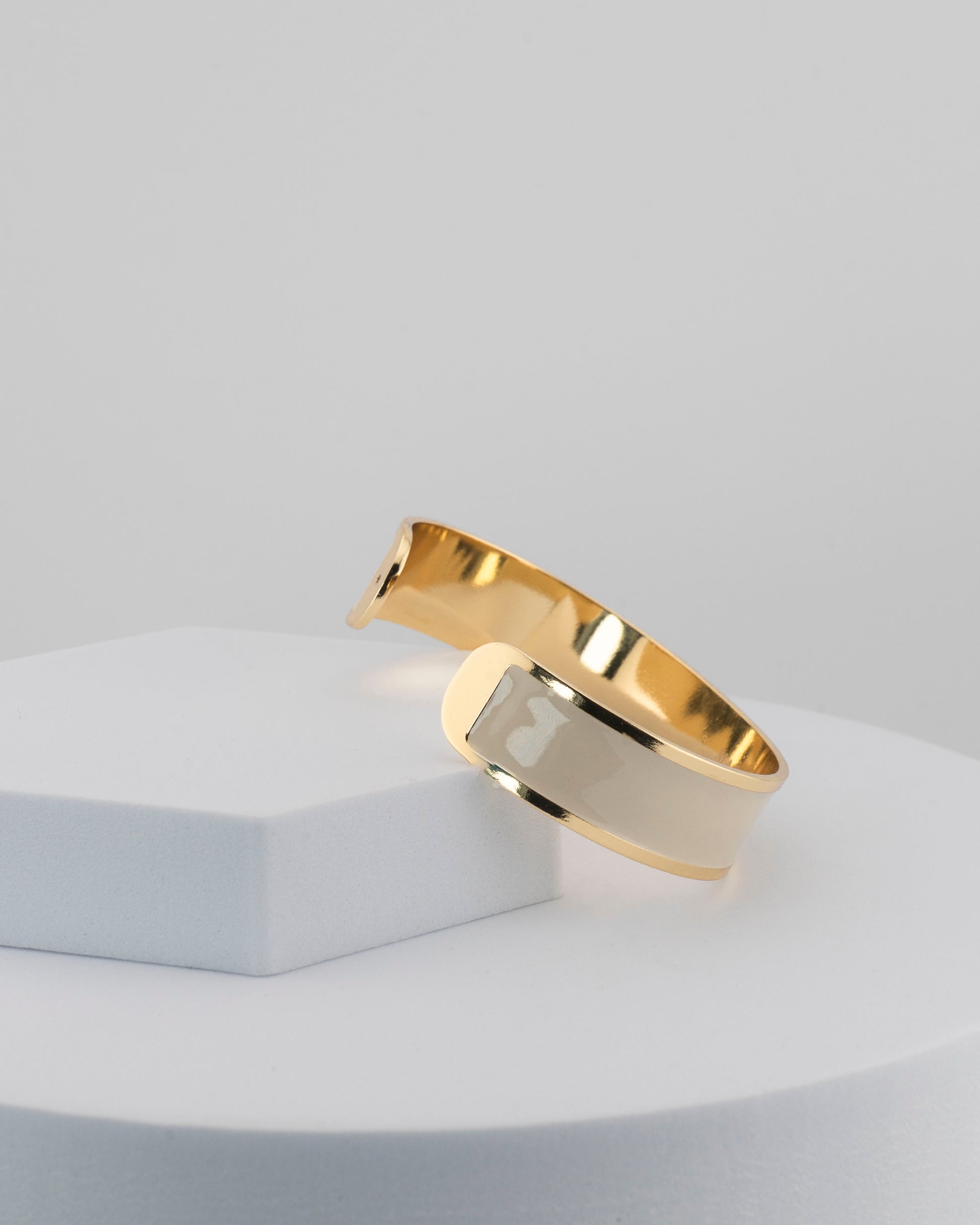 Handcrafted in Tuscany, the MarriCortona Smalto Bracelets in 18k gold and hand-painted enamel shine with color, elegance, and authentic Italian artistry.