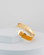 Handcrafted in Tuscany, the MarriCortona Smalto Bracelets in 18k gold and hand-painted enamel shine with color, elegance, and authentic Italian artistry.