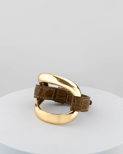 Handcrafted 18K gold-plated bronze bracelet with genuine crocodile leather strap.
An original Marri Cortona design — handmade in Tuscany.