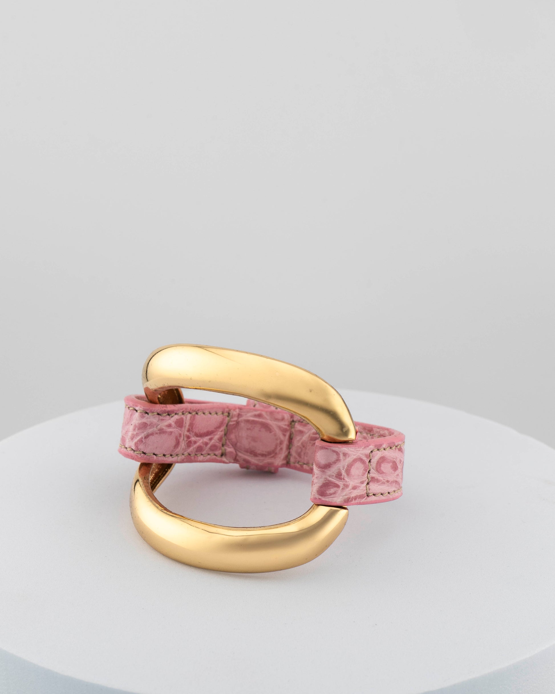 Handcrafted 18K gold-plated bronze bracelet with genuine crocodile leather strap.
An original Marri Cortona design — handmade in Tuscany.