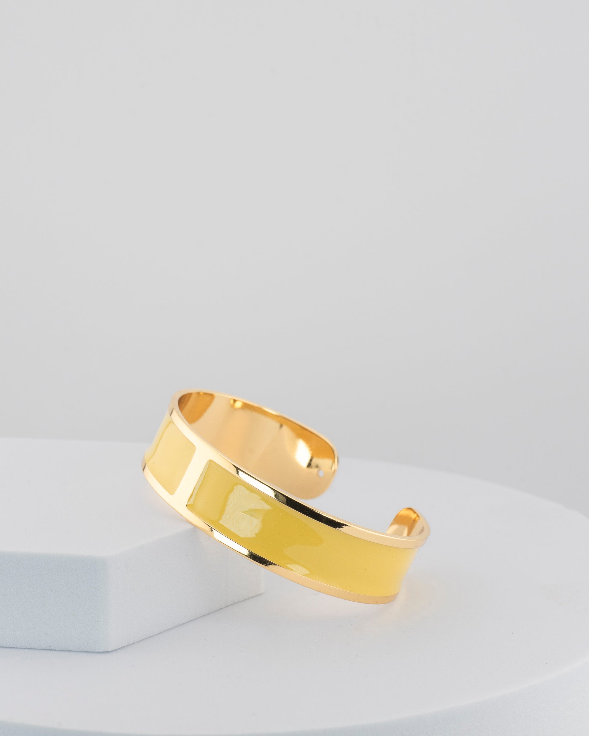 Handcrafted in Tuscany, the MarriCortona Smalto Bracelets in 18k gold and hand-painted enamel shine with color, elegance, and authentic Italian artistry.