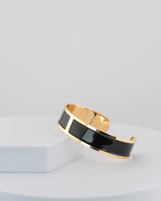 Handcrafted in Tuscany, the MarriCortona Smalto Bracelets in 18k gold and hand-painted enamel shine with color, elegance, and authentic Italian artistry.