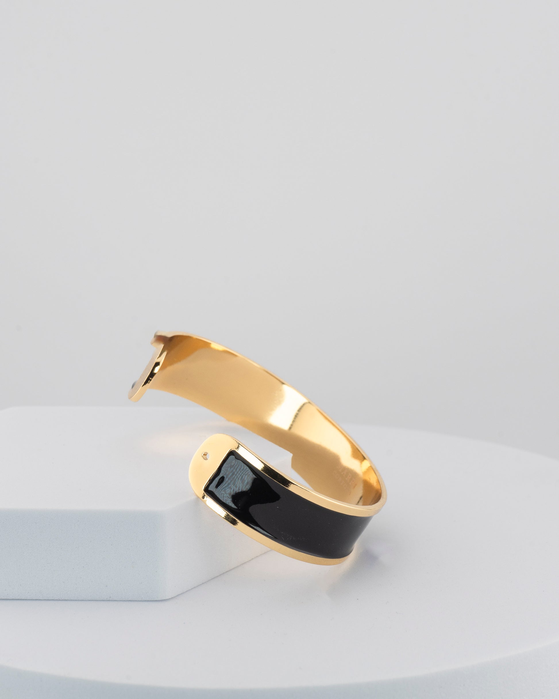 Handcrafted in Tuscany, the MarriCortona Smalto Bracelets in 18k gold and hand-painted enamel shine with color, elegance, and authentic Italian artistry.