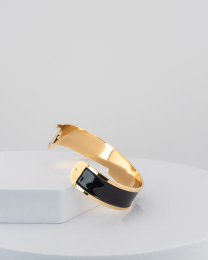 Handcrafted in Tuscany, the MarriCortona Smalto Bracelets in 18k gold and hand-painted enamel shine with color, elegance, and authentic Italian artistry.