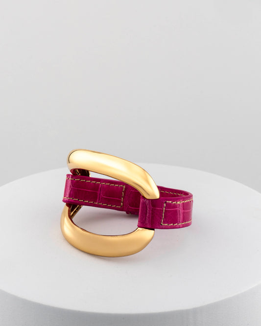 Handcrafted 18K gold-plated bronze bracelet with genuine crocodile leather strap.
An original Marri Cortona design — handmade in Tuscany.