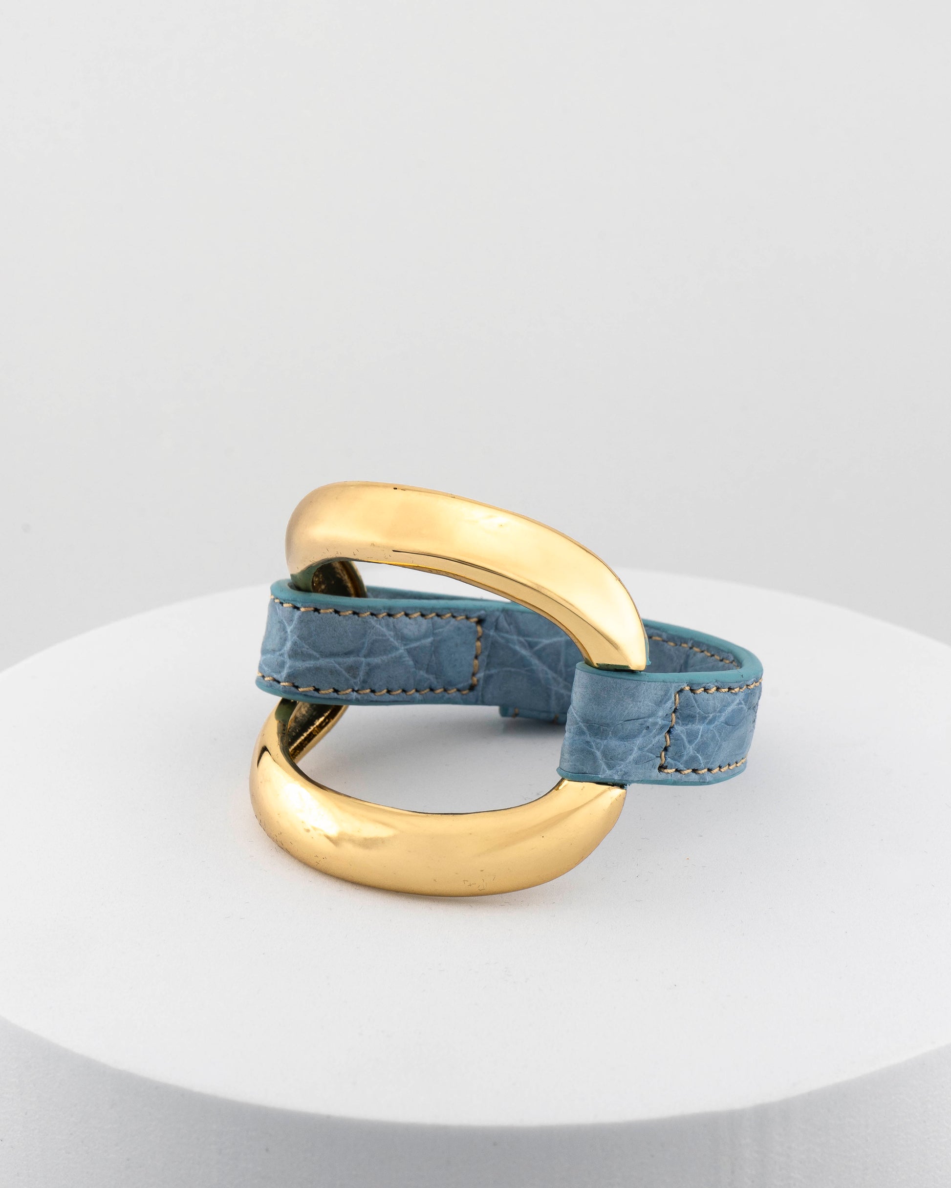 Handcrafted 18K gold-plated bronze bracelet with genuine crocodile leather strap.
An original Marri Cortona design — handmade in Tuscany.