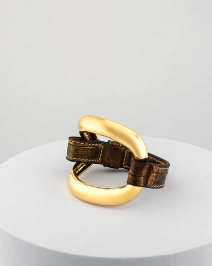 Handcrafted 18K gold-plated bronze bracelet with genuine crocodile leather strap.
An original Marri Cortona design — handmade in Tuscany.