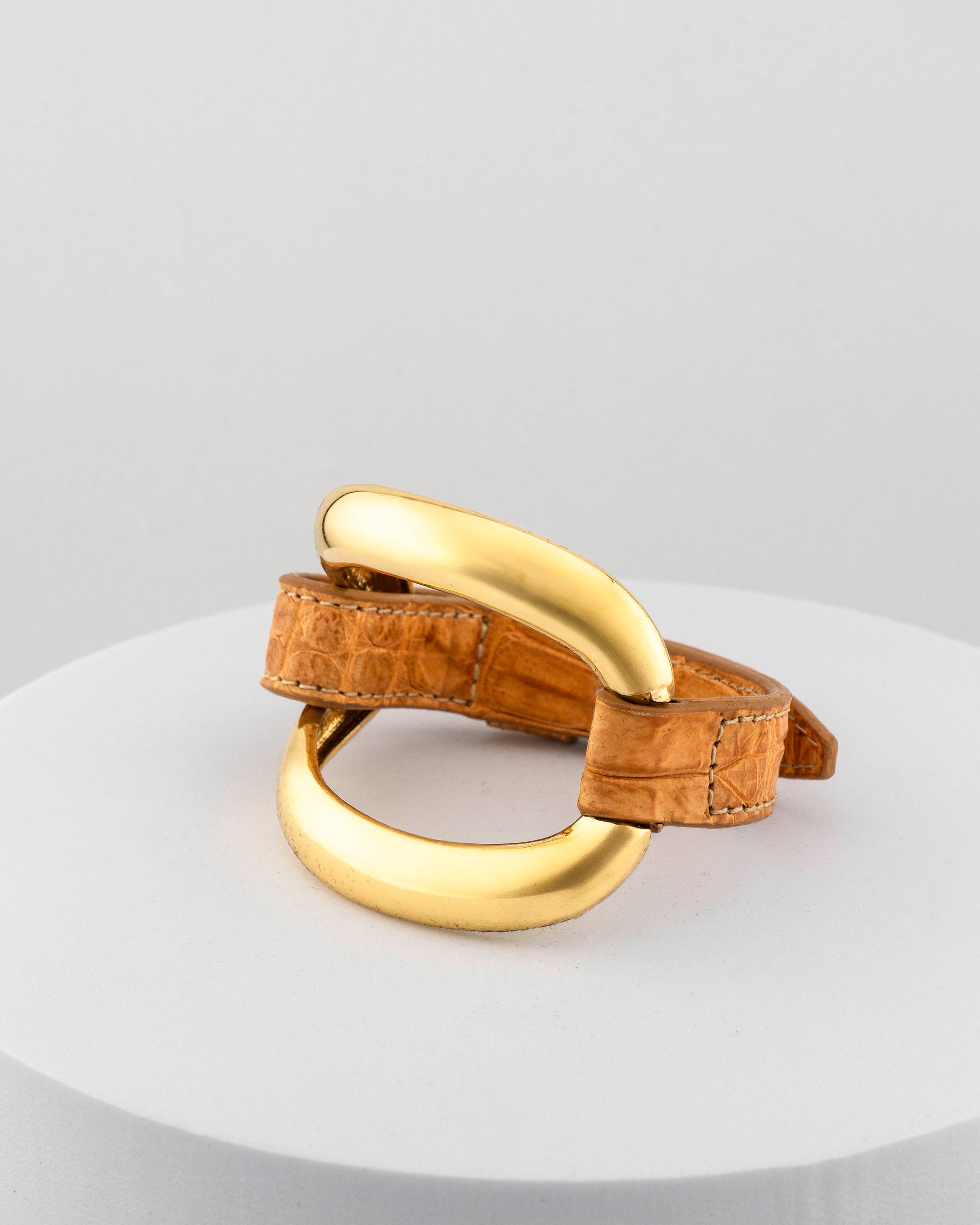 Handcrafted 18K gold-plated bronze bracelet with genuine crocodile leather strap.
An original Marri Cortona design — handmade in Tuscany.