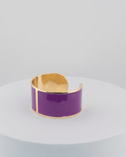 Handcrafted in Tuscany, the MarriCortona Smalto Bracelets in 18k gold and hand-painted enamel feature bold 30 mm bands — radiant, elegant, and uniquely Italian.