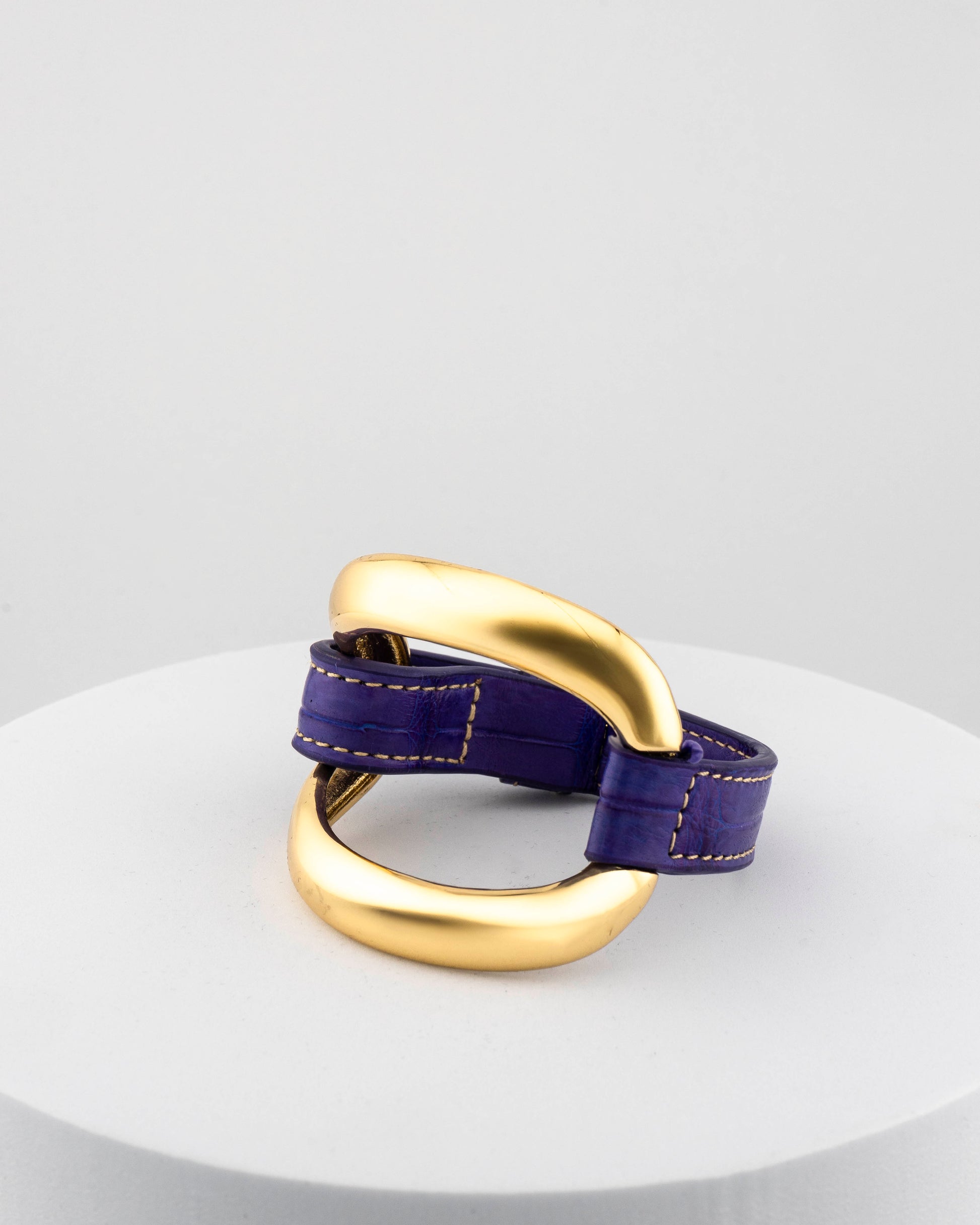 Handcrafted 18K gold-plated bronze bracelet with genuine crocodile leather strap.
An original Marri Cortona design — handmade in Tuscany.