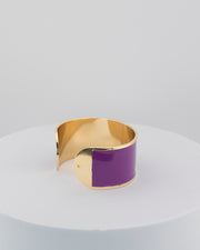 Handcrafted in Tuscany, the MarriCortona Smalto Bracelets in 18k gold and hand-painted enamel feature bold 30 mm bands — radiant, elegant, and uniquely Italian.