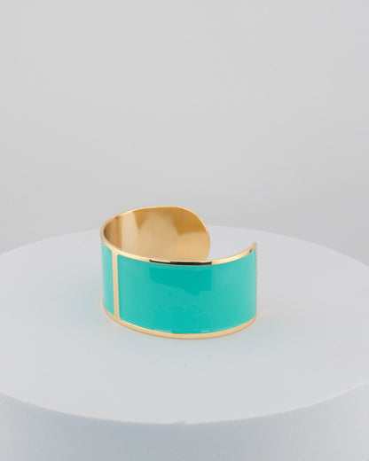 Handcrafted in Tuscany, the MarriCortona Smalto Bracelets in 18k gold and hand-painted enamel feature bold 30 mm bands — radiant, elegant, and uniquely Italian.