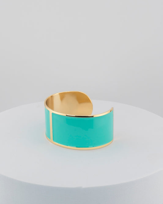 Handcrafted in Tuscany, the MarriCortona Smalto Bracelets in 18k gold and hand-painted enamel feature bold 30 mm bands — radiant, elegant, and uniquely Italian.
