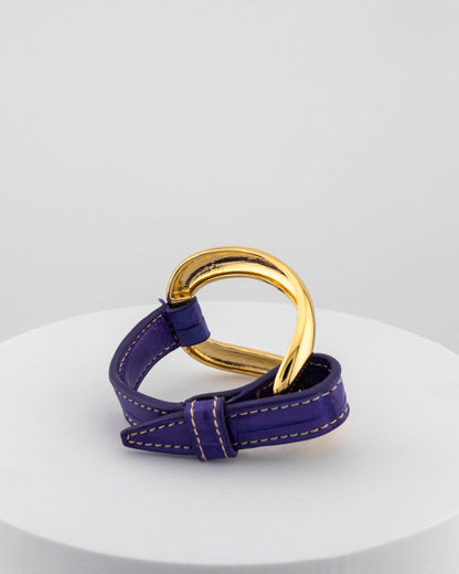 Handcrafted 18K gold-plated bronze bracelet with genuine crocodile leather strap.
An original Marri Cortona design — handmade in Tuscany.