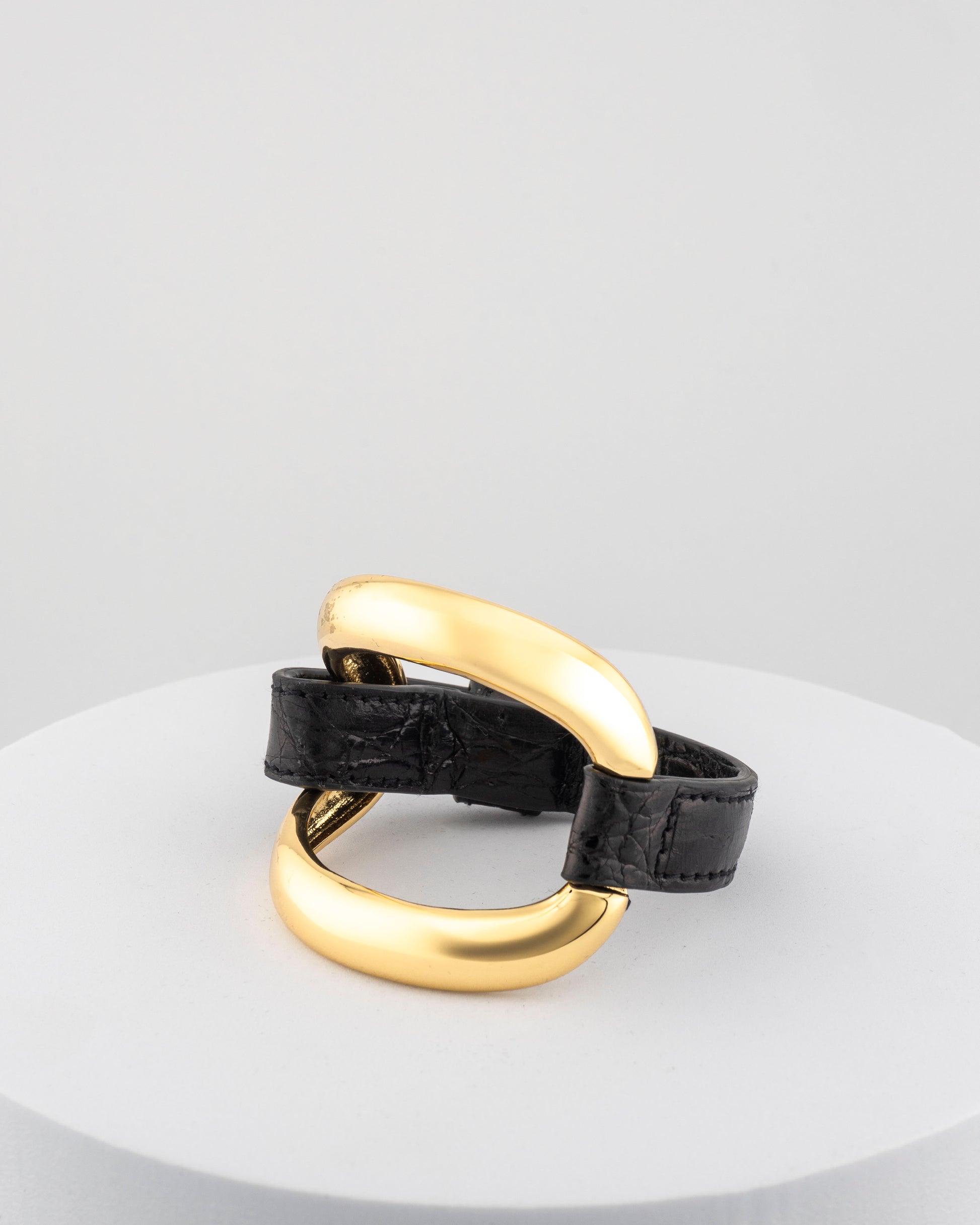 Handcrafted 18K gold-plated bronze bracelet with genuine crocodile leather strap.
An original Marri Cortona design — handmade in Tuscany.