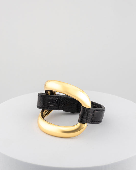 Handcrafted 18K gold-plated bronze bracelet with genuine crocodile leather strap.
An original Marri Cortona design — handmade in Tuscany.