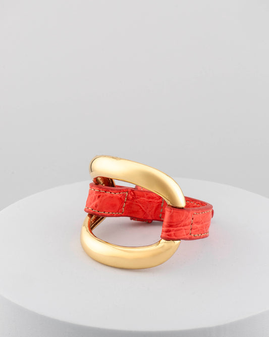 Handcrafted 18K gold-plated bronze bracelet with genuine crocodile leather strap.
An original Marri Cortona design — handmade in Tuscany.